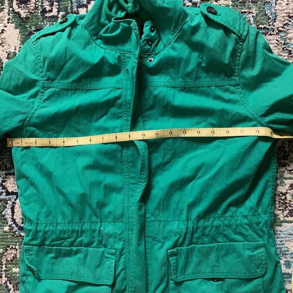 Bright green windbreaker/rain jacket with removable liner - Picture 10 of 10